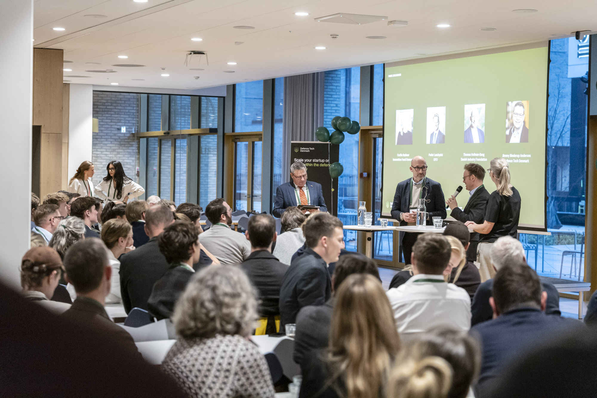 Billede af panel med CEO Cecilie Brøkner